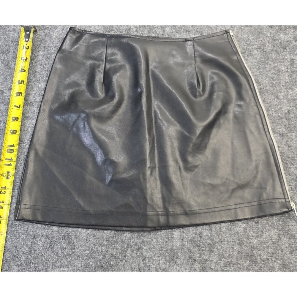 XOXO Black Faux Leather Mini Skirt Solid Short Side Zip Women's Size 9
